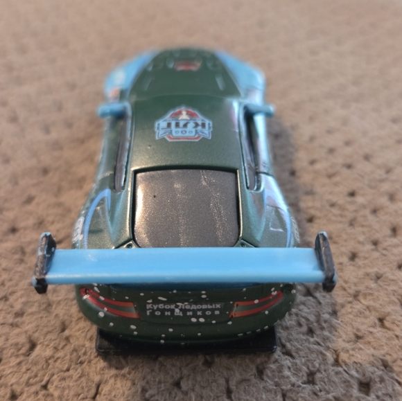 Disney Pixar Cars Ice Racers 1:55 Scale Diecast Vehicle, Nigel Gearsley Mattel - Picture 4 of 11